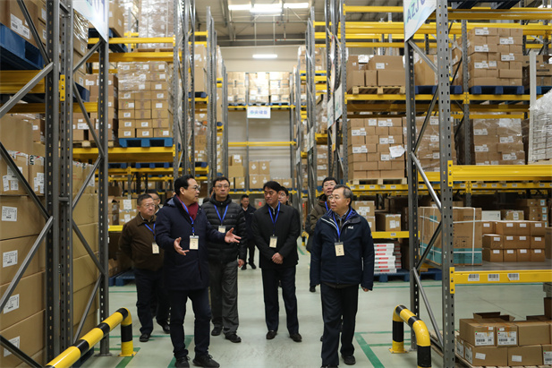 2020年1月24日上午，集团董事长、党委书记刘敬桢和副总经理胡建伟前往米兰体育网页版_米兰体育（中国）官方在线登录控股所属的米兰体育网页版_米兰体育（中国）官方在线登录器械北京物流中心，对疫情防控工作进行现场检查。.jpg